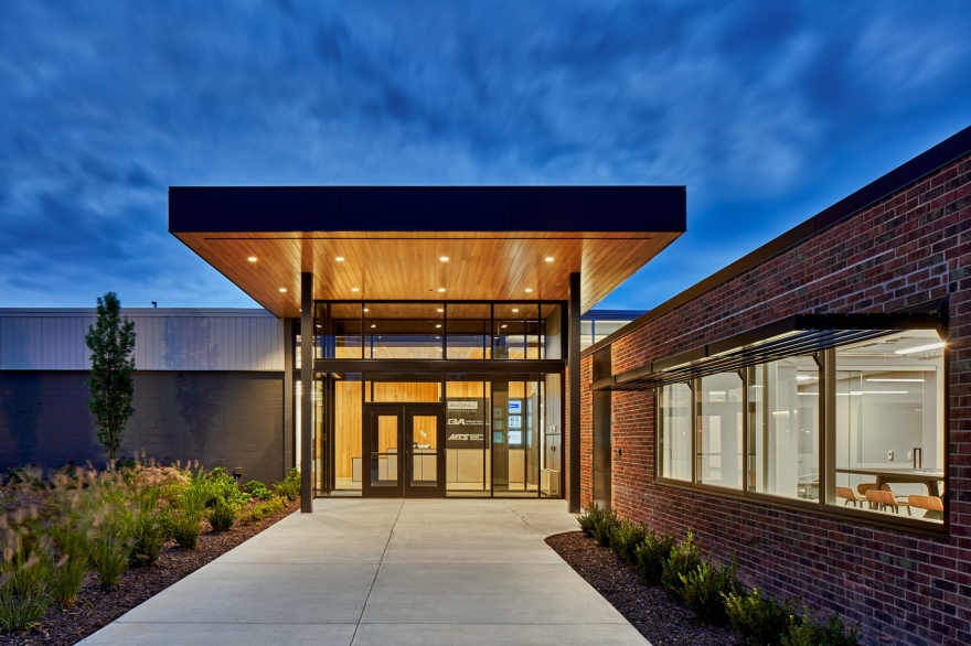 VanDyken Mechanical 总部改造 | 现代高效协同办公空间-1