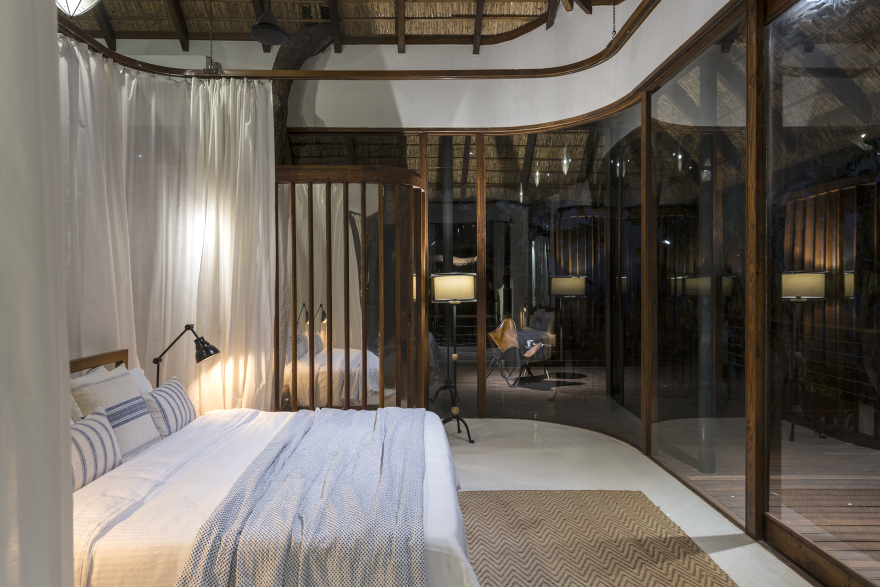 热带森林中的透明玻璃树屋别墅-15