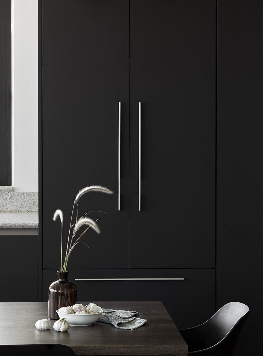 城市中的单色别墅设计-5