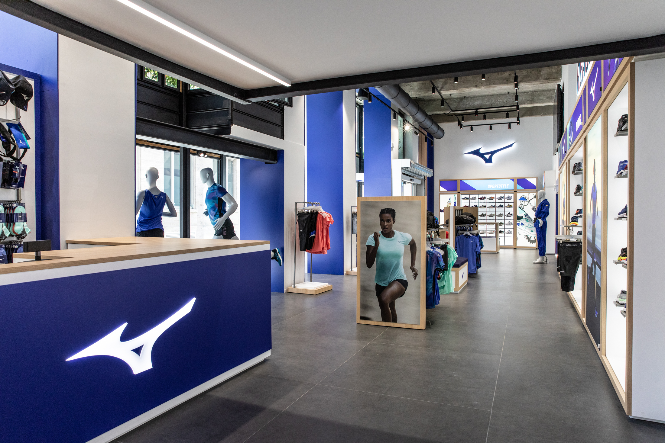 STORE MONOMARCA MIZUNO-10