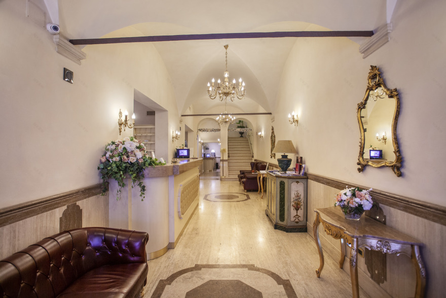 博洛尼亚城市中心,现代与古典交融的 Hotel Cavour 酒店设计-22