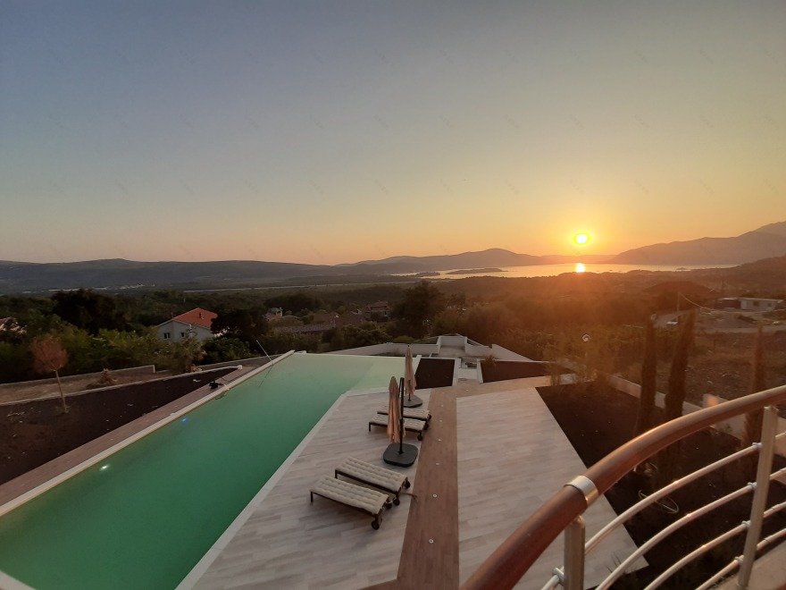 黑山 Kavac 度假公寓 | 豪华三卧一厅,配备全景露台-3