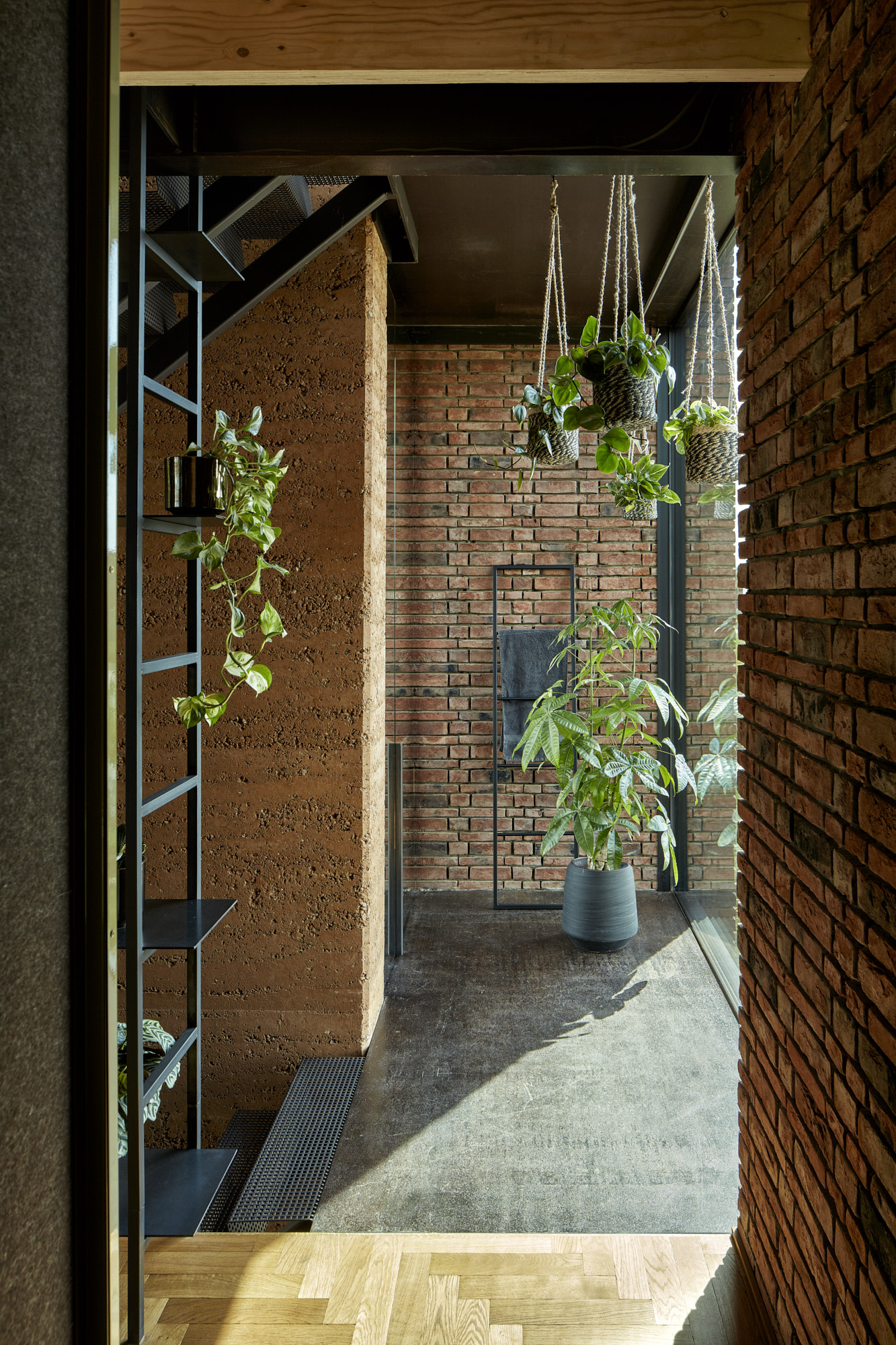 比利时 Tienen 的圆形砖房 | 40 厘米厚 15 米高的夯土墙-18