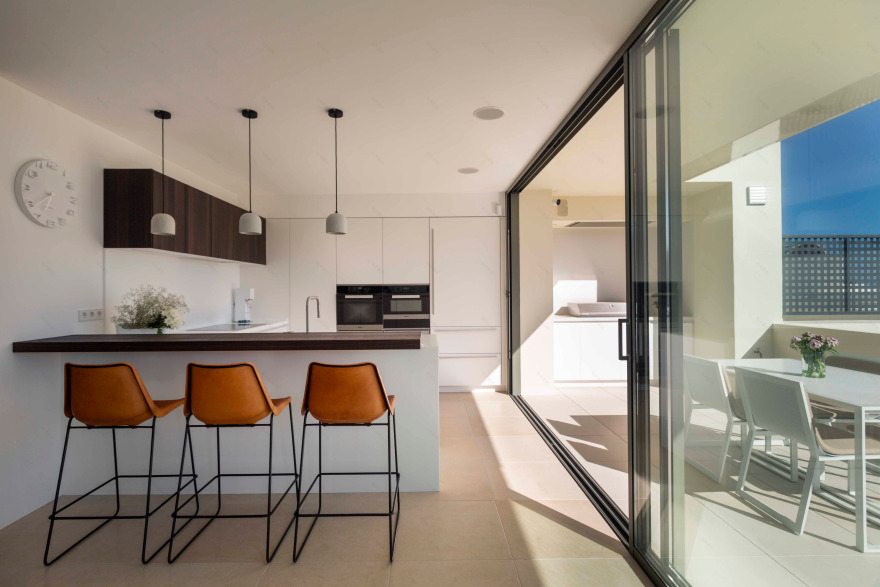 融合自然景观的西班牙风格别墅设计-2