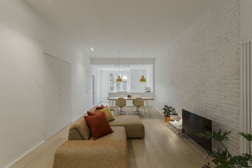 创意夫妻的佛罗伦萨 60 年代公寓翻新-2