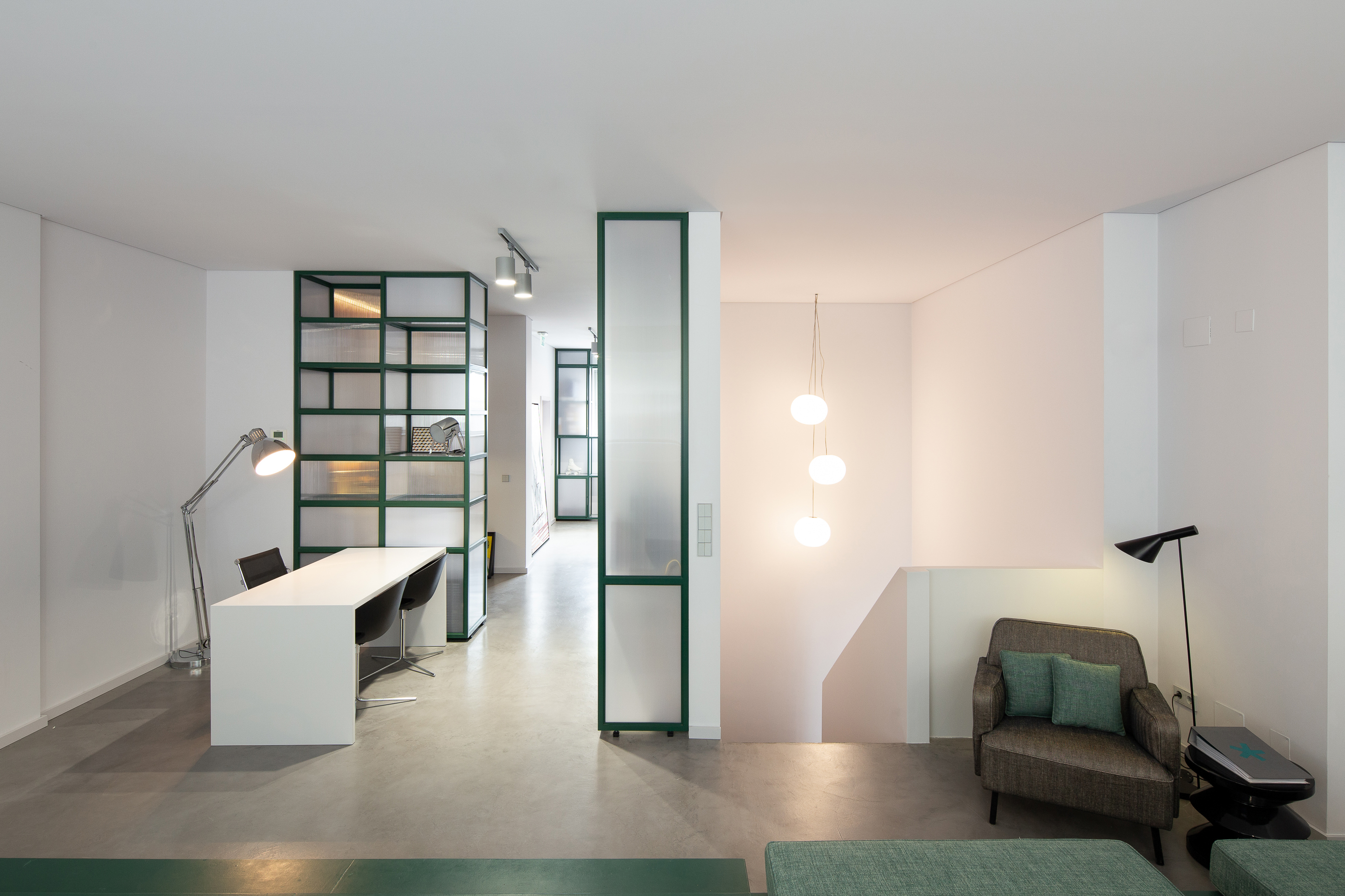 创意设计工作室打造葡萄牙马托西纽斯办公空间-0