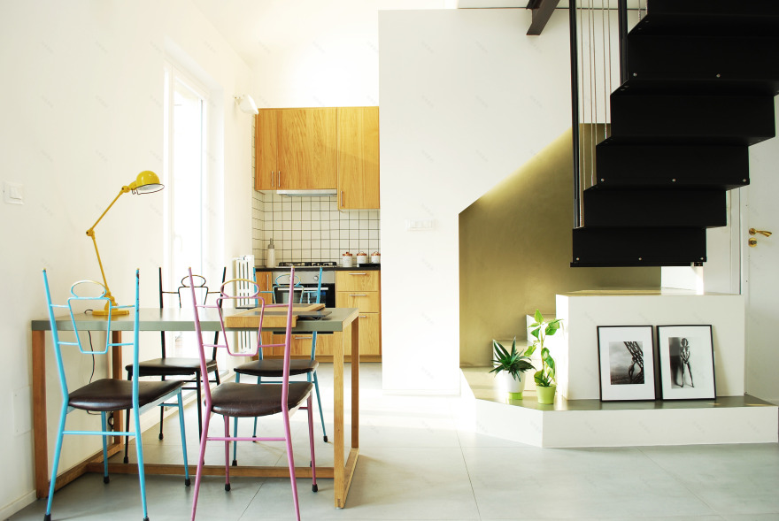 都灵多元文化区三层复式公寓 | 金属折叠楼梯营造双高空间-0