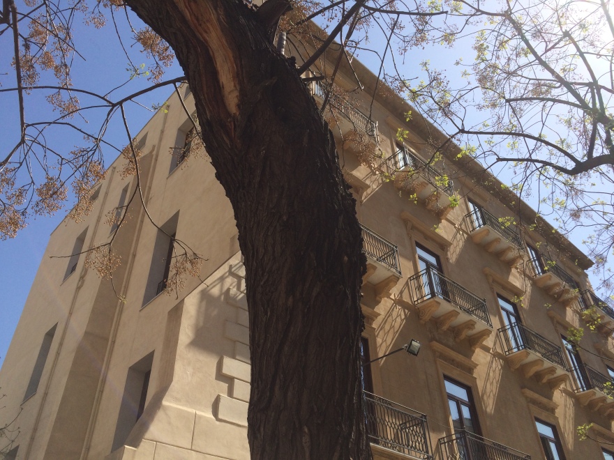 历史与现代交融的“第十三受害者广场”建筑改造-0