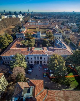 翻新 Padova 大学工程学院屋顶,提升舒适性与节能效果