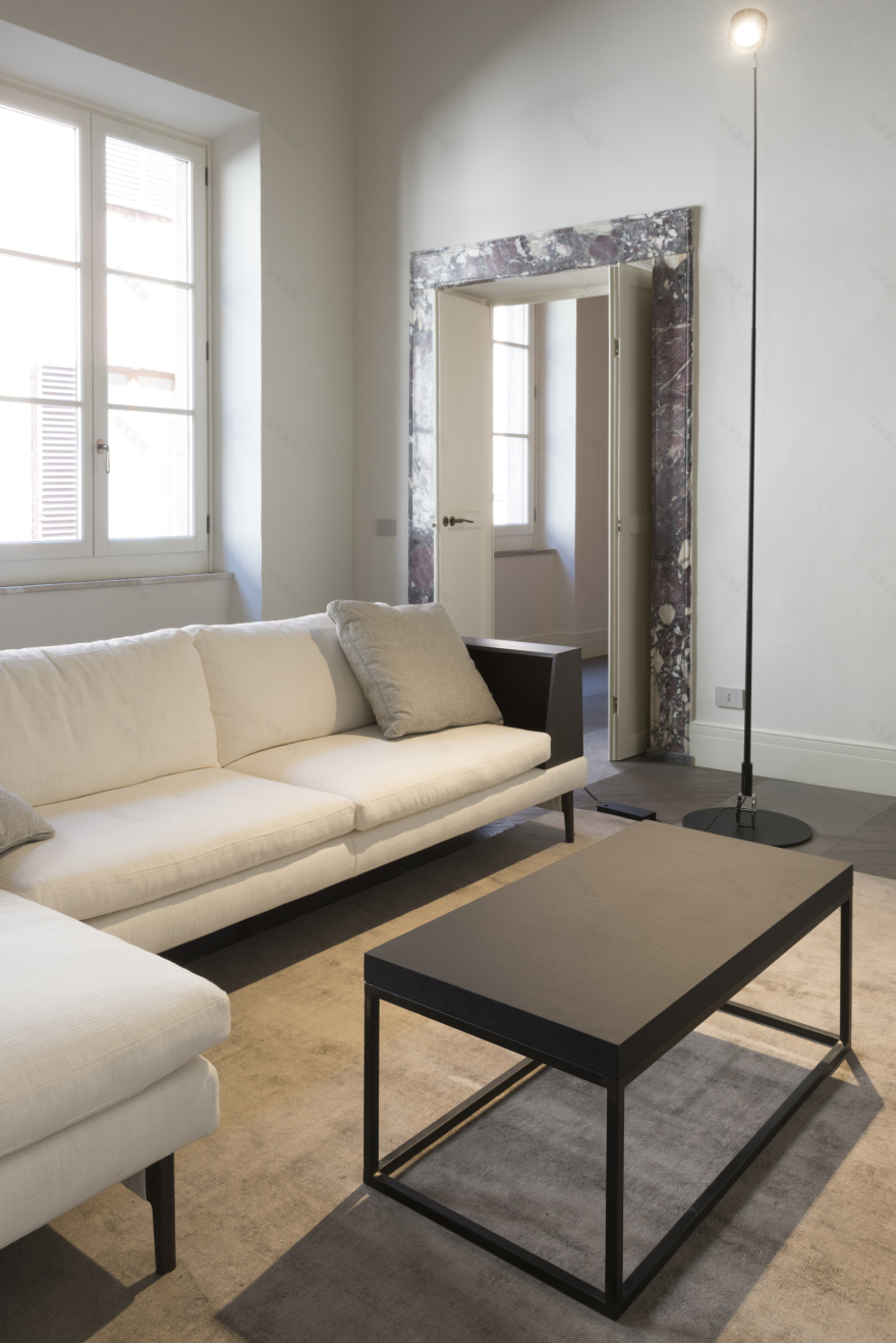 融合历史与现代的意大利古城公寓改造-11