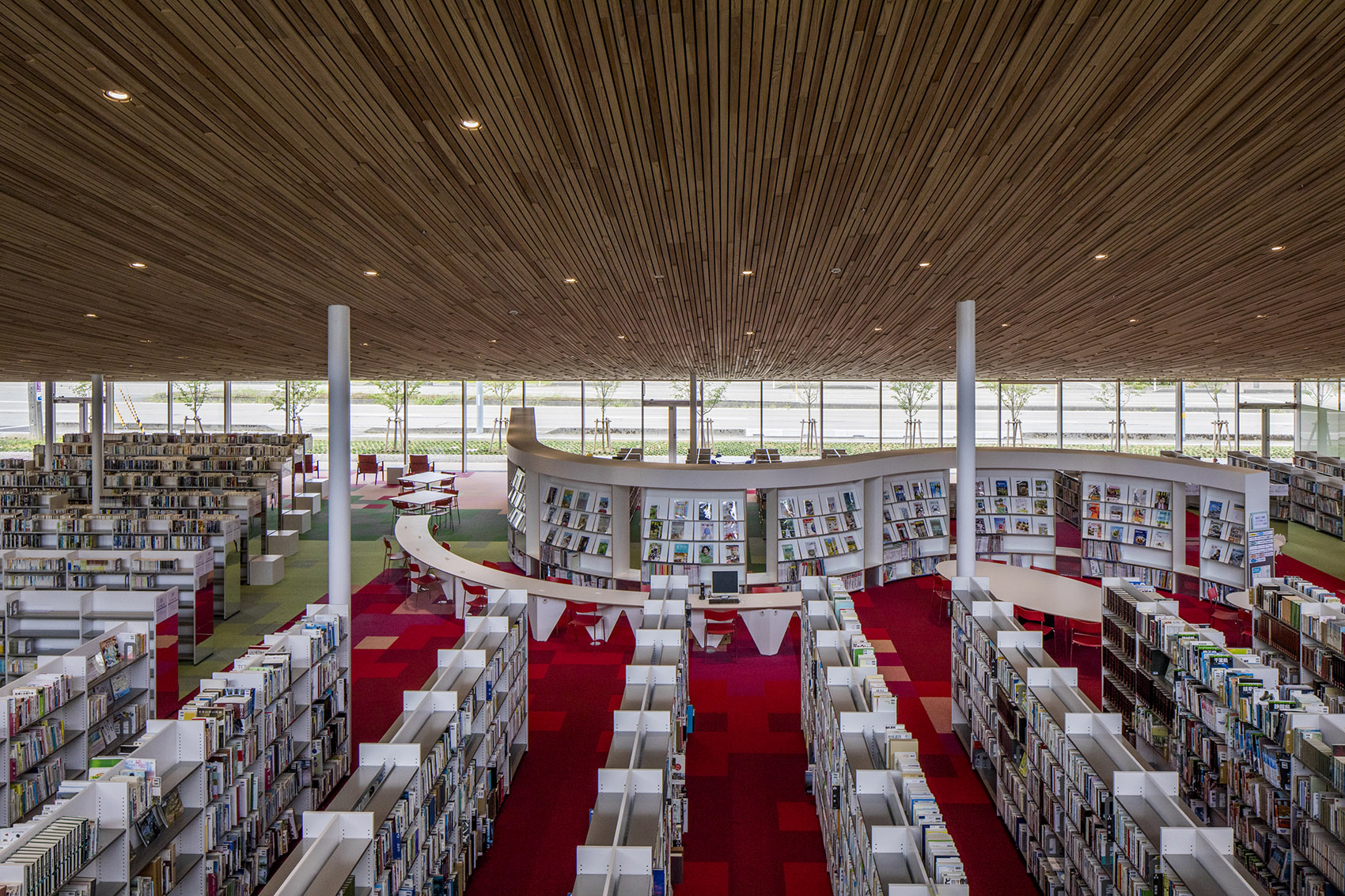 砺波图书馆，日本/巨大屋面下的“一居室”图书馆-68