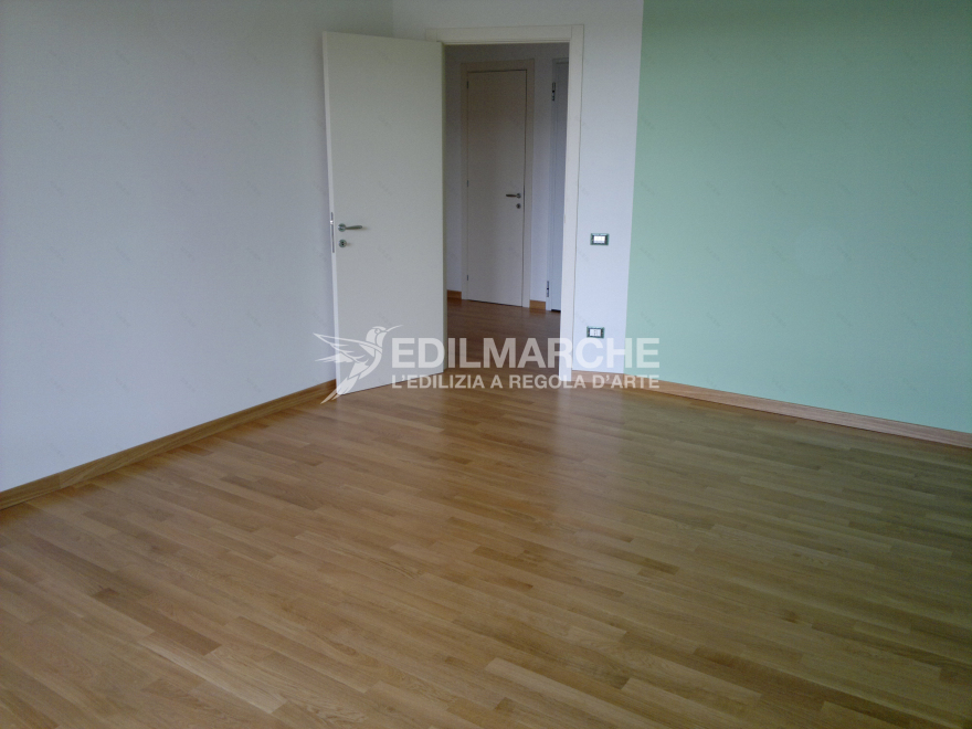 140 平米马切拉塔公寓翻新,自然木色与柔和色调的优雅融合-14