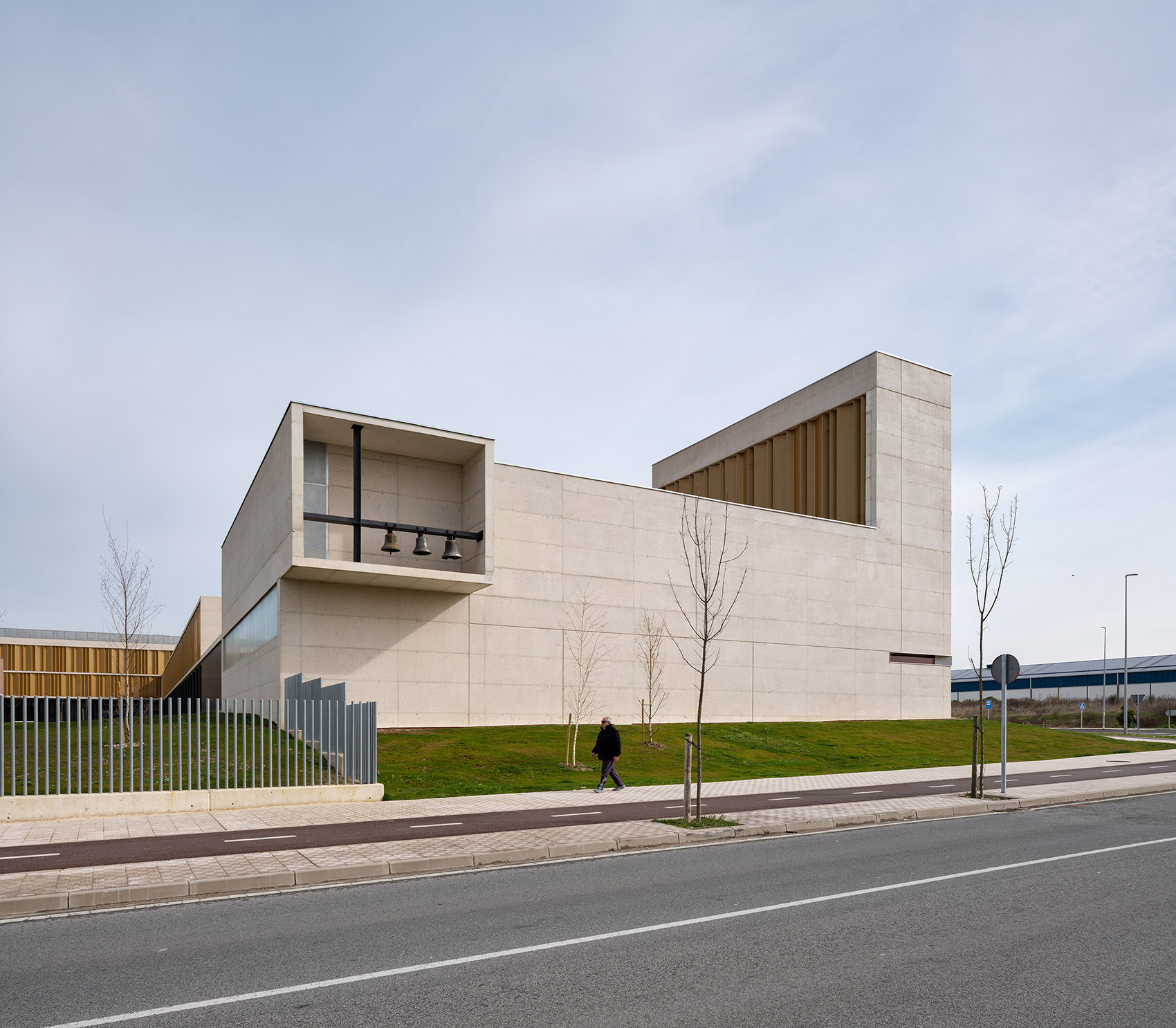 Salesianos Pamplona工艺学校，西班牙/体块与空地交错形成丰富空间体验-59