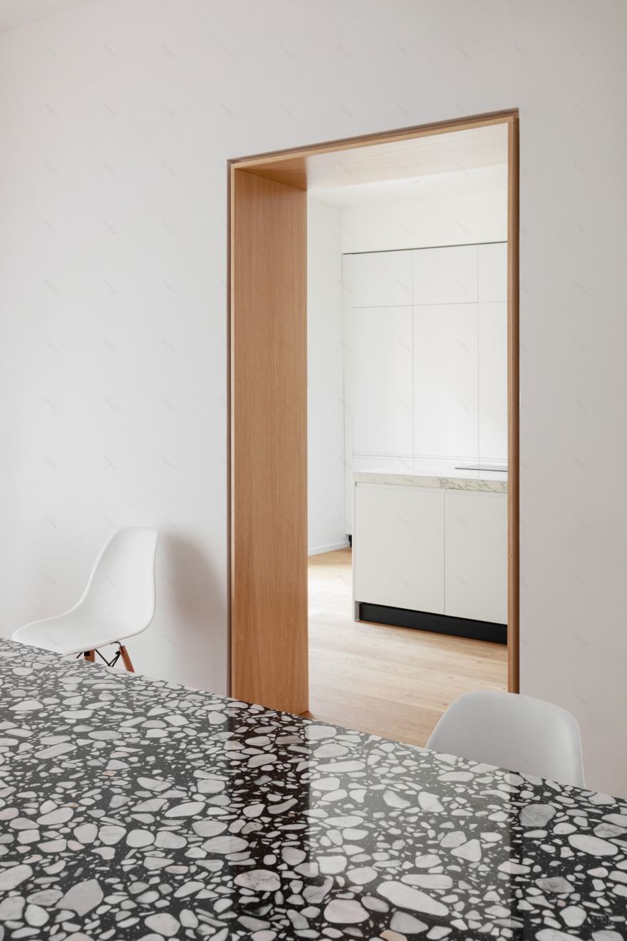 简约现代的 140 平米公寓 | 自然光与社交空间的完美融合-2