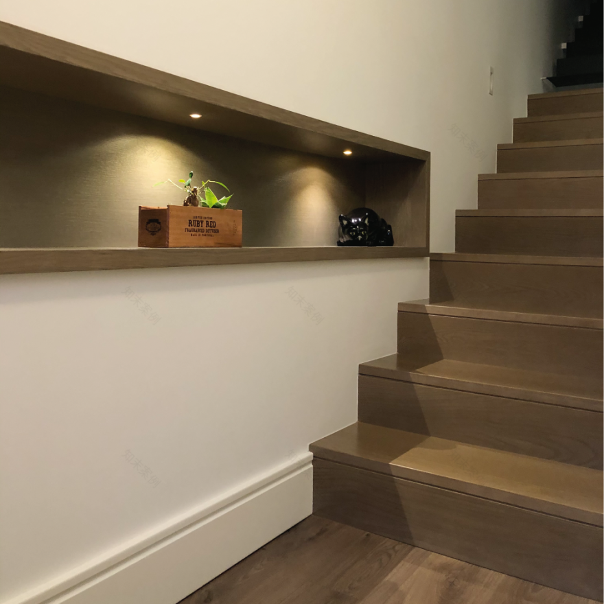 葡萄牙历史中心住宅翻新,木质阶梯成亮点-1