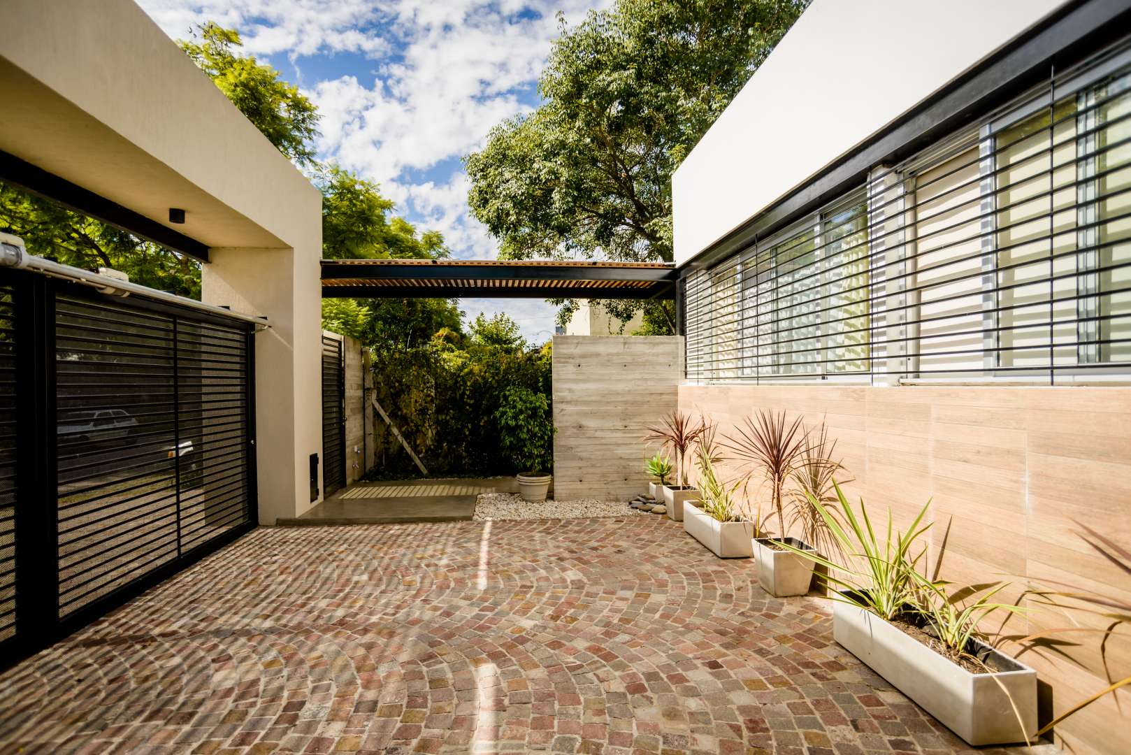 简约之居，功能齐全的家庭聚会空间-1