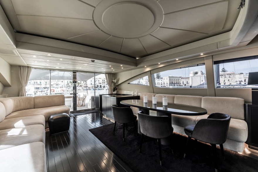 意式奢华游艇 Mangusta 92 现代翻新设计-5