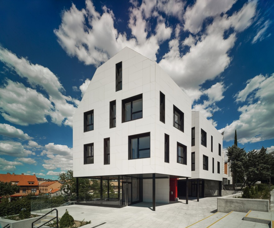 双街交汇处的立体建筑-1