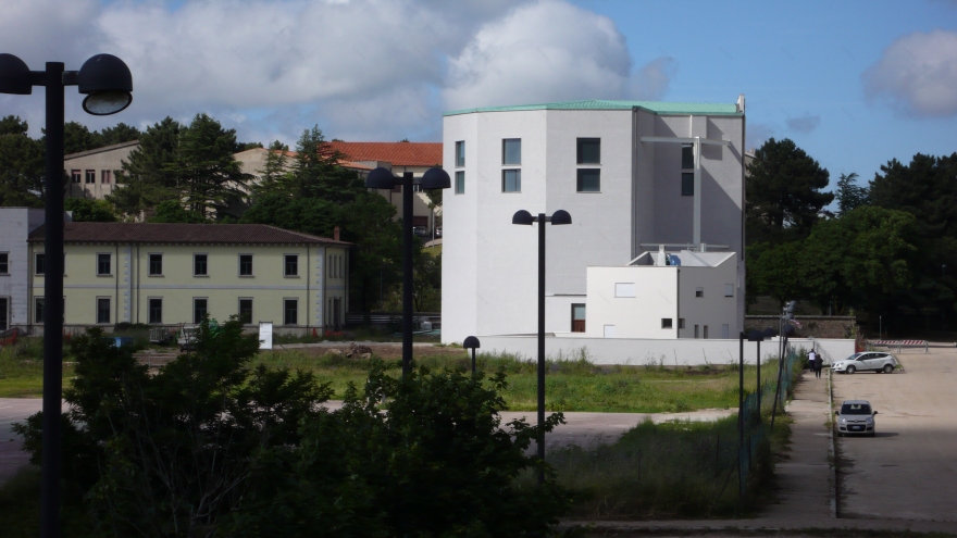 废弃军事区的新生 | 教堂与广场的和谐共生-3