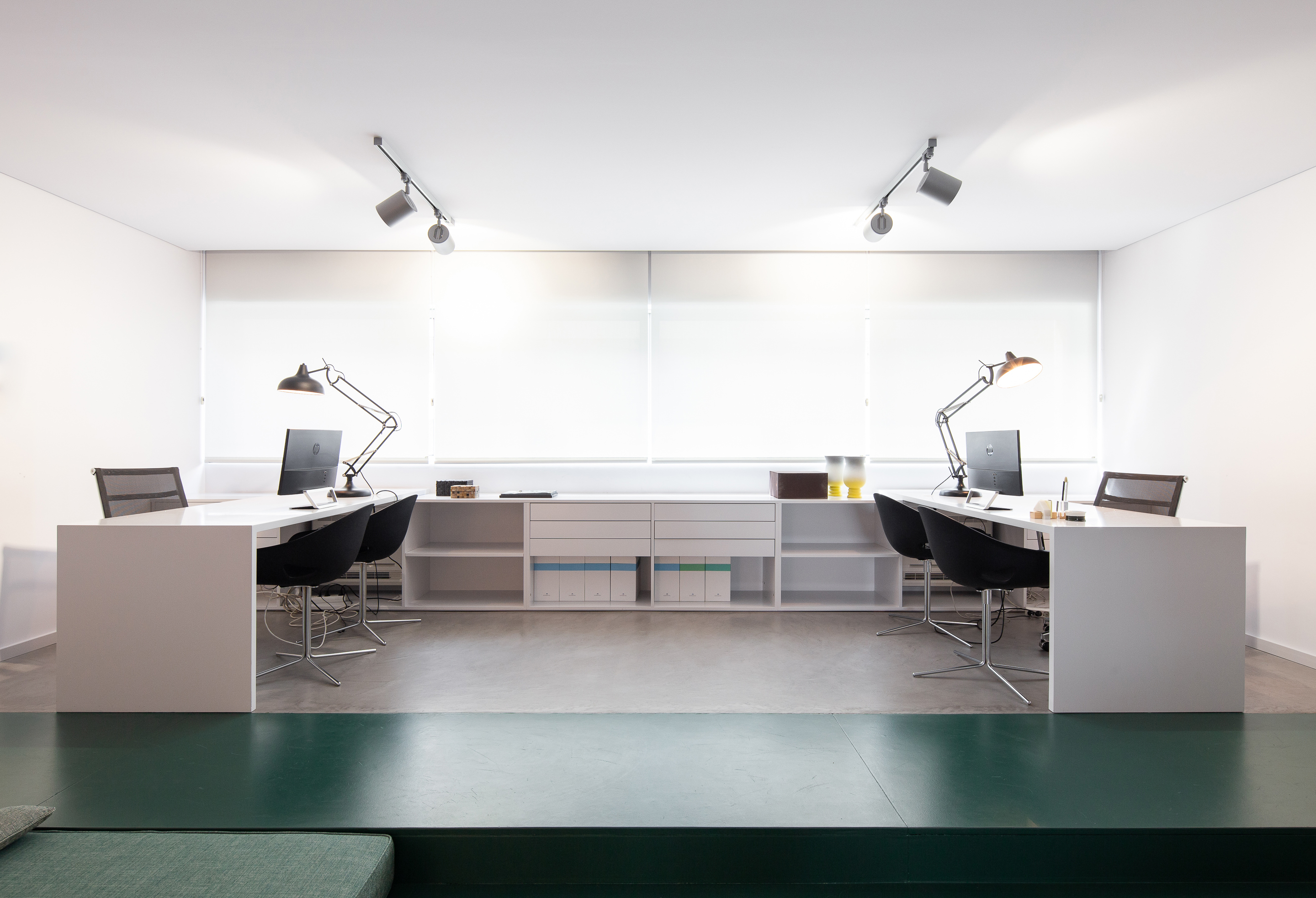 创意设计工作室打造葡萄牙马托西纽斯办公空间-3