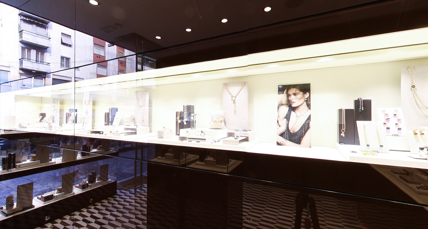 米兰 Rebecca 商店 - 简约优雅的珠宝展示空间-5