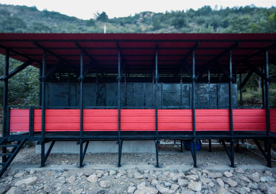 石城子村公共厕所 | 低成本逆袭之彩钢板与黑木的结合-27