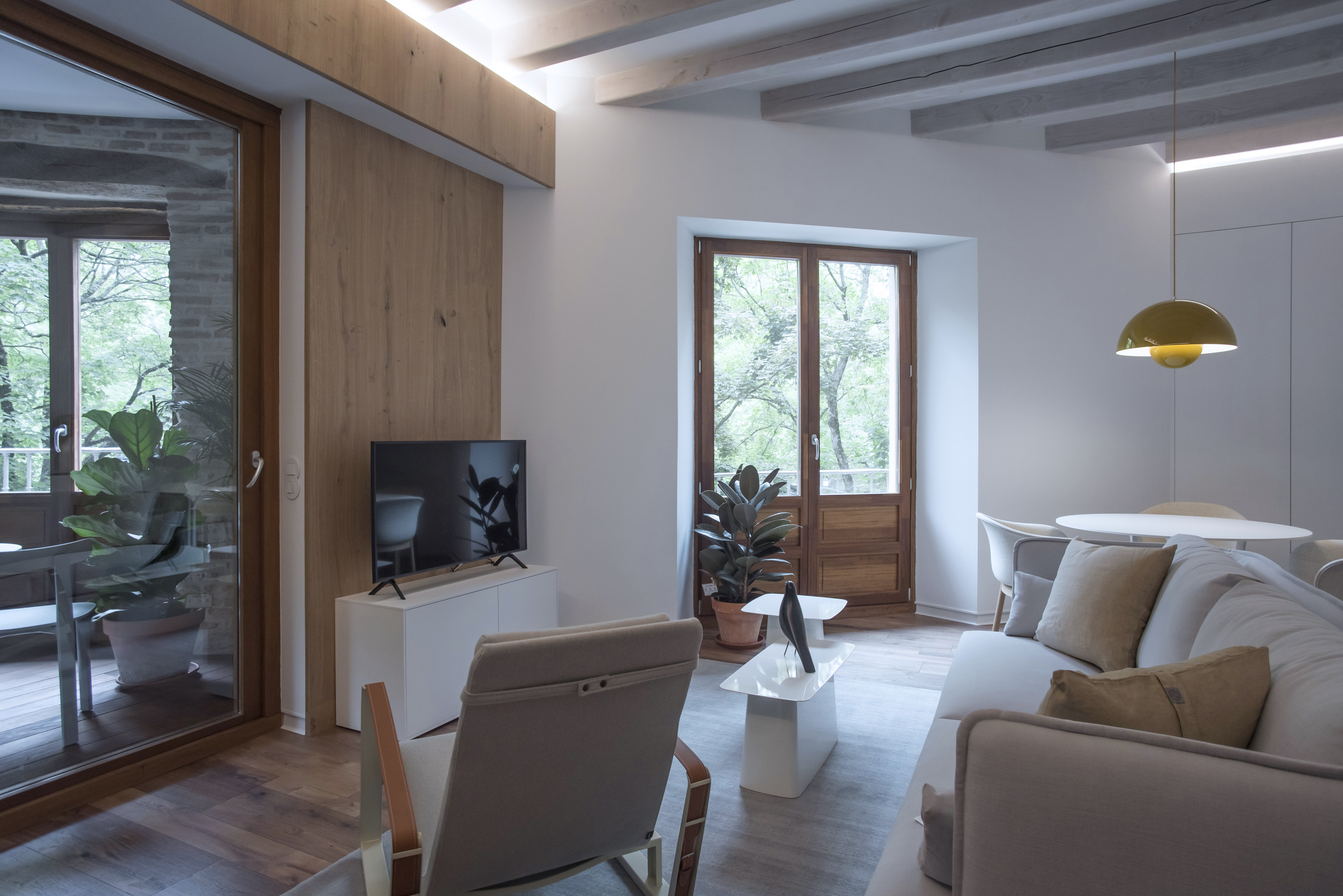 帕姆普洛纳 17 世纪小宫殿公寓 | 现代简约室内设计-1