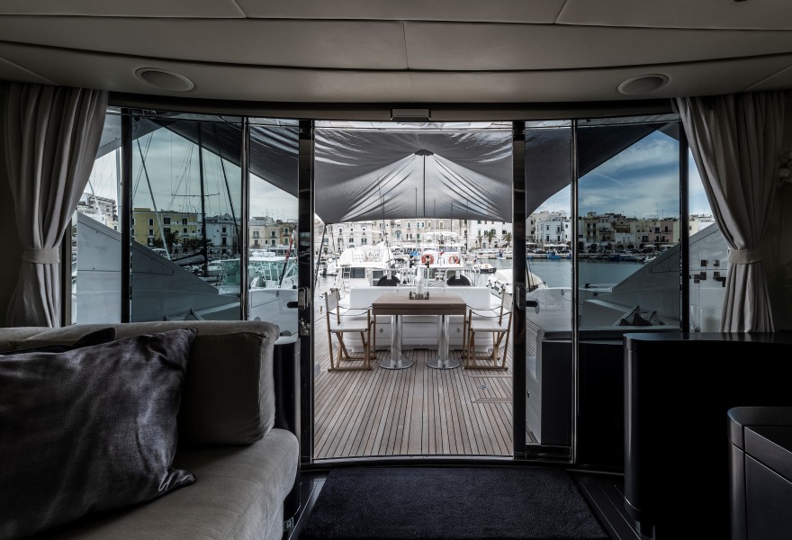 意式奢华游艇 Mangusta 92 现代翻新设计-8