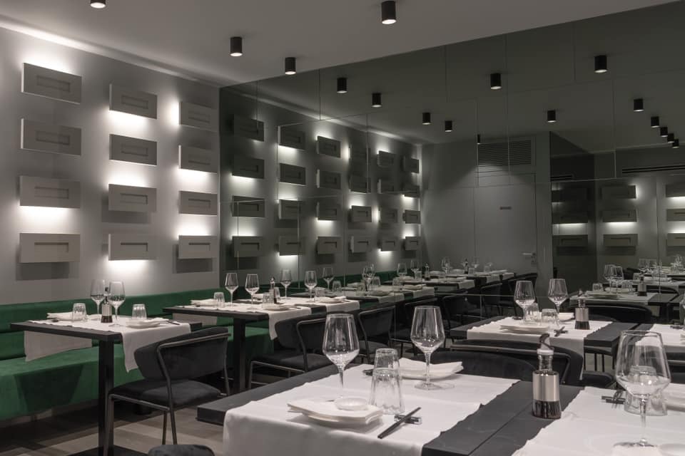 意式优雅融合日式料理,YAMA SUSHI RESTAURANT 打造精致餐饮空间-22