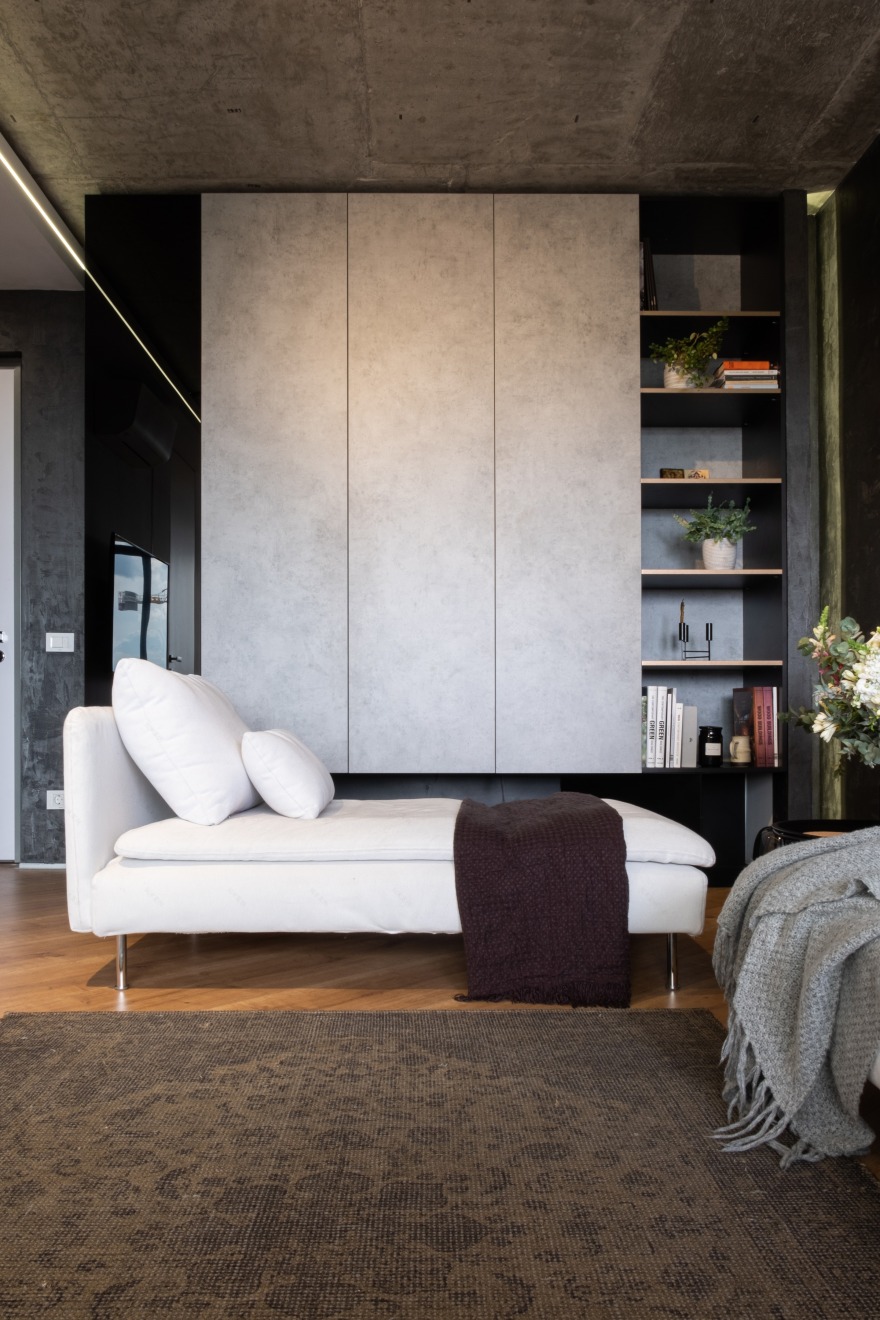 黑白极简公寓,融入自然的粗犷之美-1