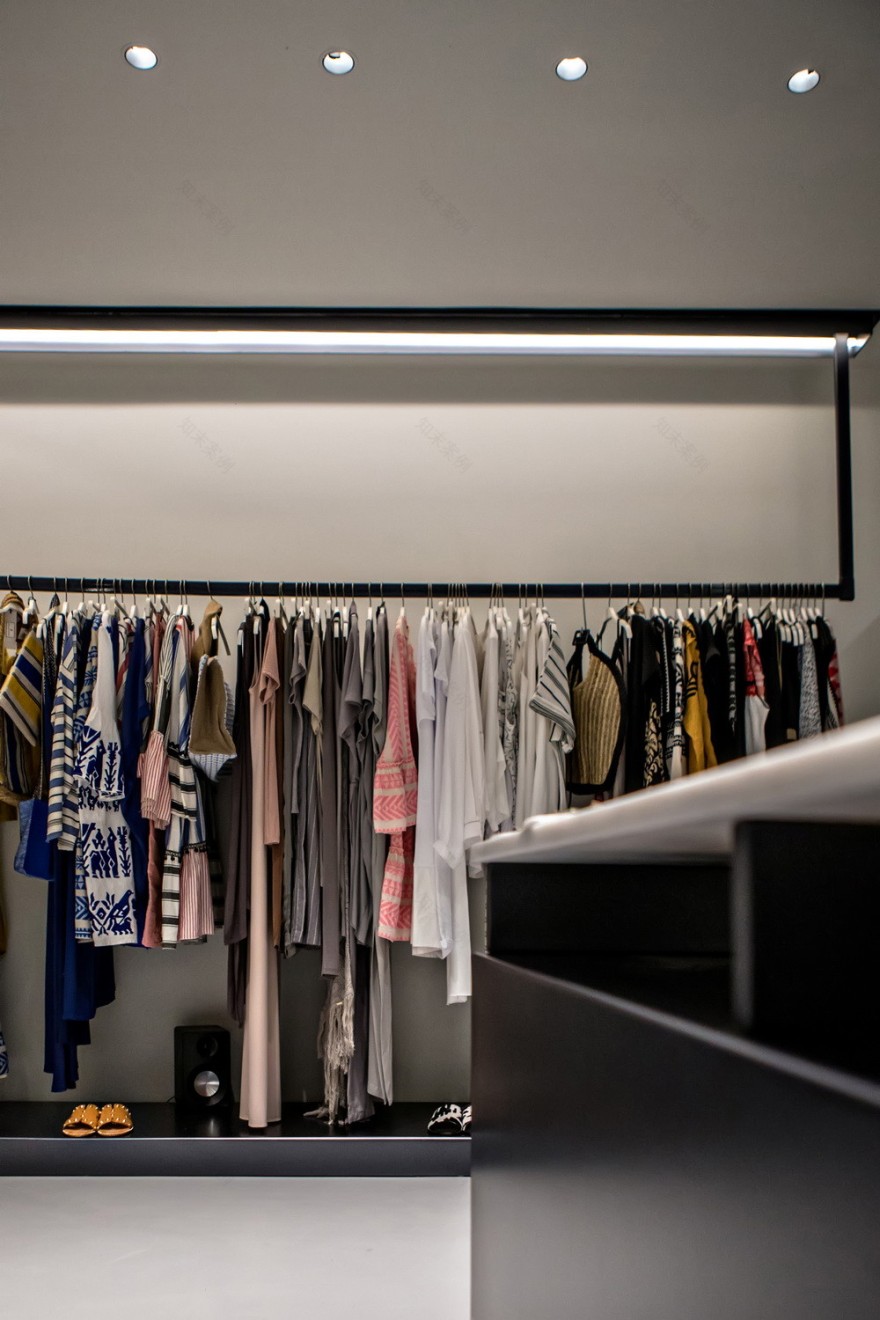 金属撞击在混凝土上丨Maria Vidali-9