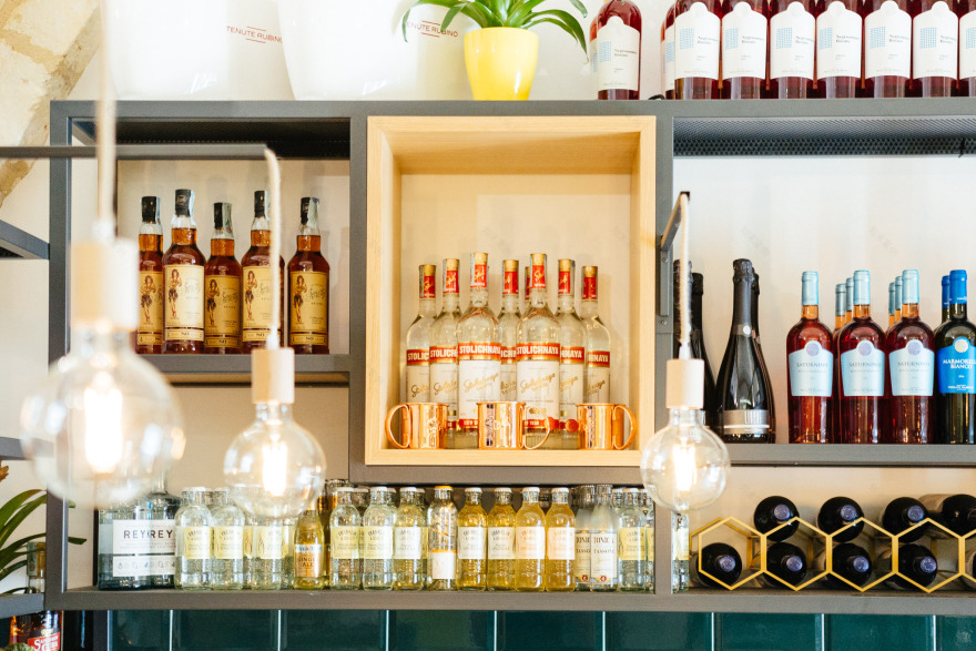 融合传统与现代的普利亚风情小酒馆-10