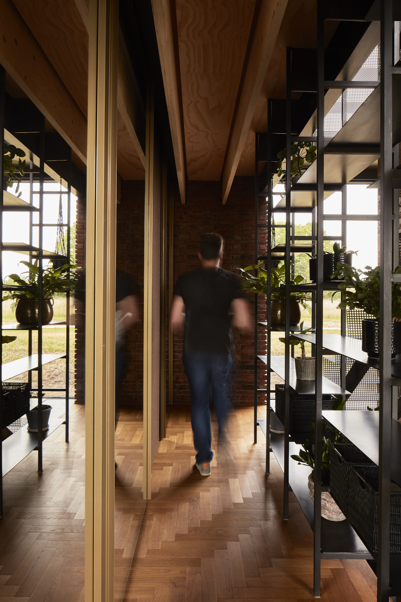 比利时 Tienen 的圆形砖房 | 40 厘米厚 15 米高的夯土墙-24