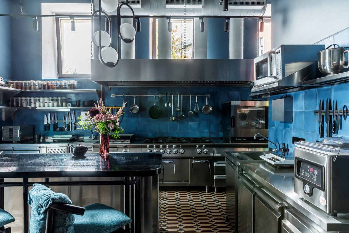 Brodo Design | Alex Brodovich Bar-2