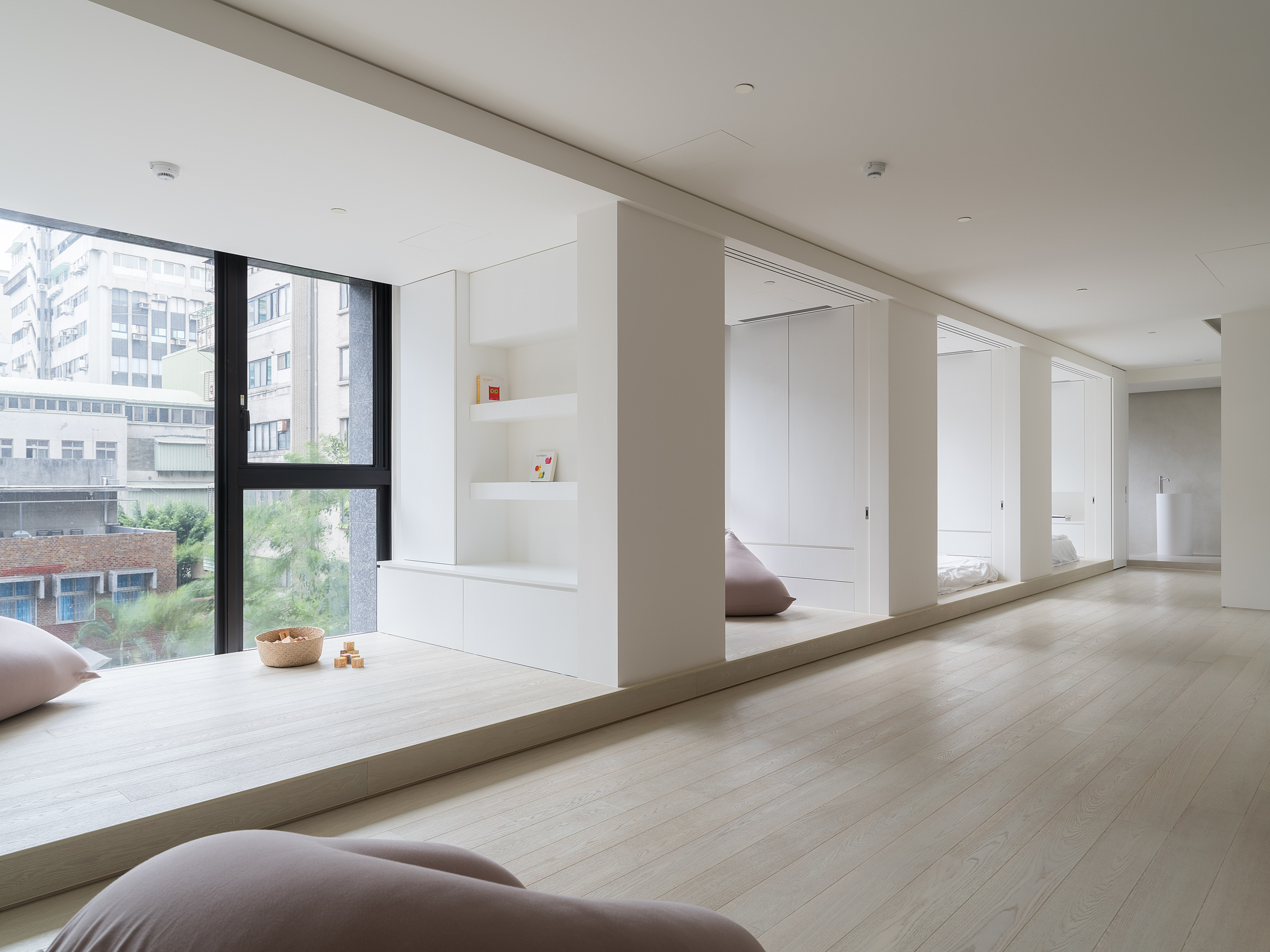 90 平米现代家庭画廊-5