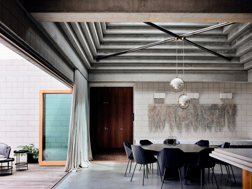 混凝土金字塔下的海滩别墅设计-14