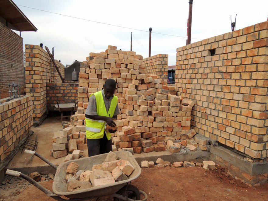 AU学生宿舍(日本建筑学会新人奖),乌干达/东西向墙体提供阴凉,南北侧开口引入光线与风-38