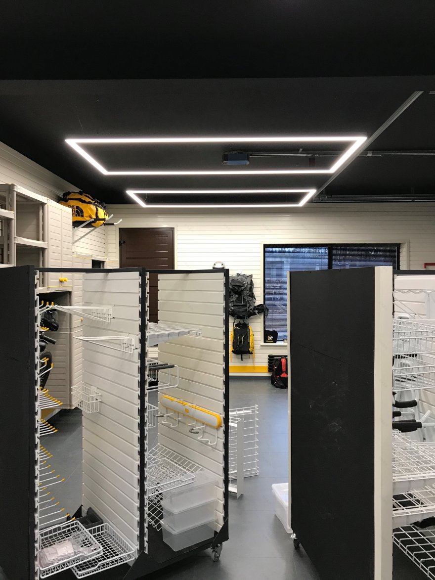 定制汽车美容车库,呈现独特照明设计-12