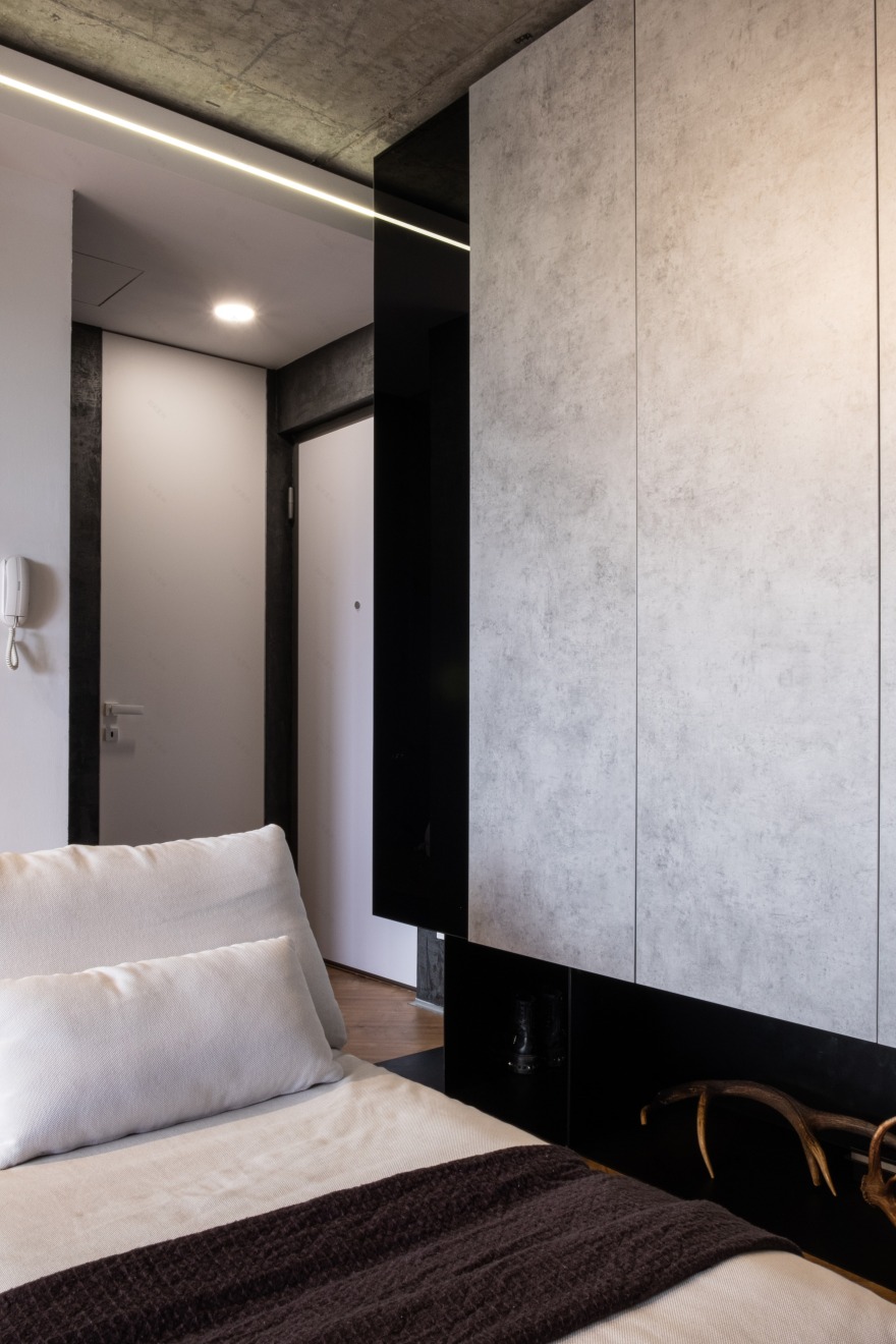 黑白极简公寓,融入自然的粗犷之美-2