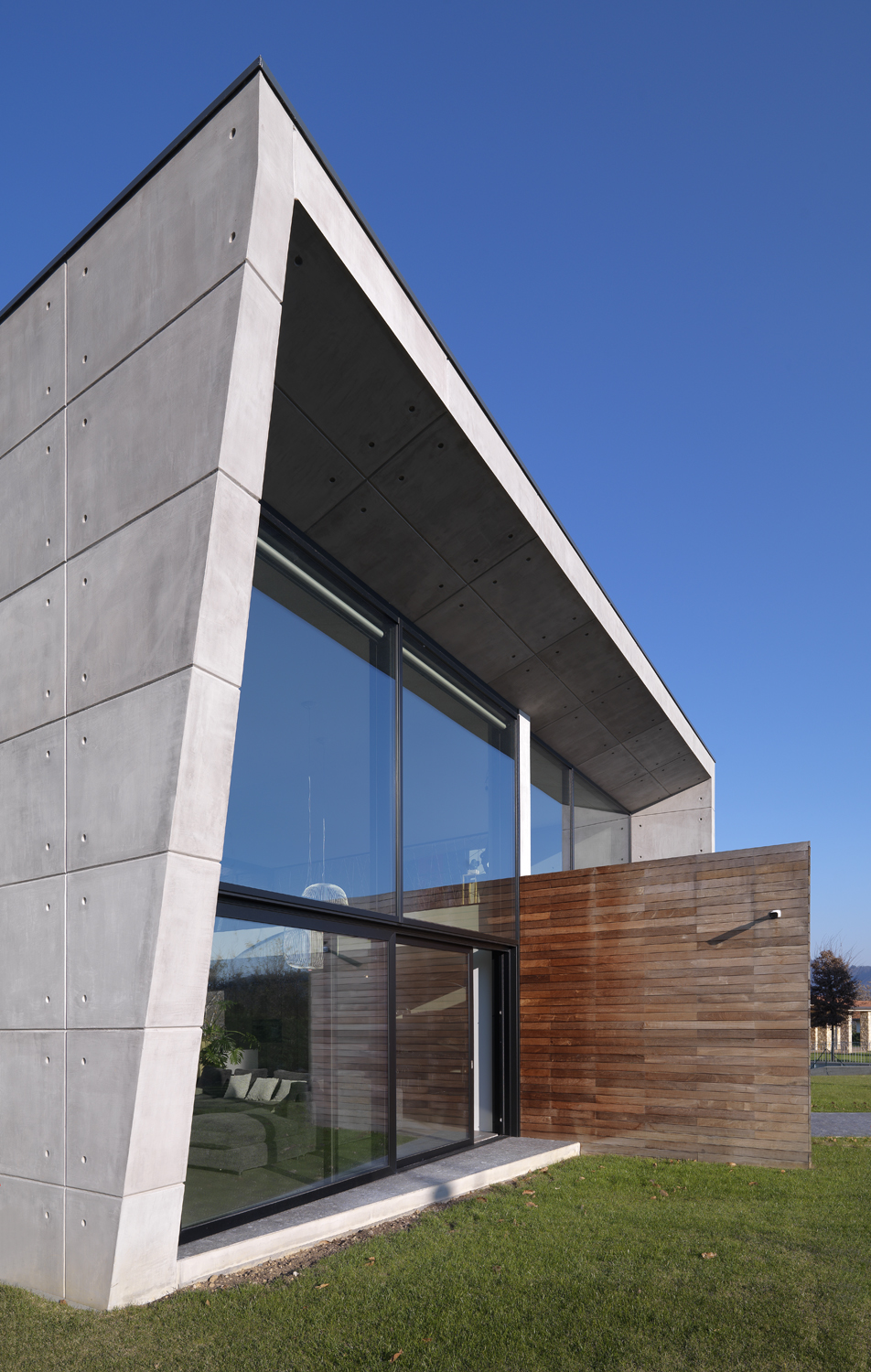 悬浮森林中的透明别墅-94