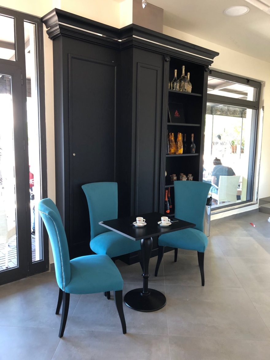 意大利海滨 Gelateria Ipanema 咖啡馆,现代与古典的完美融合-3