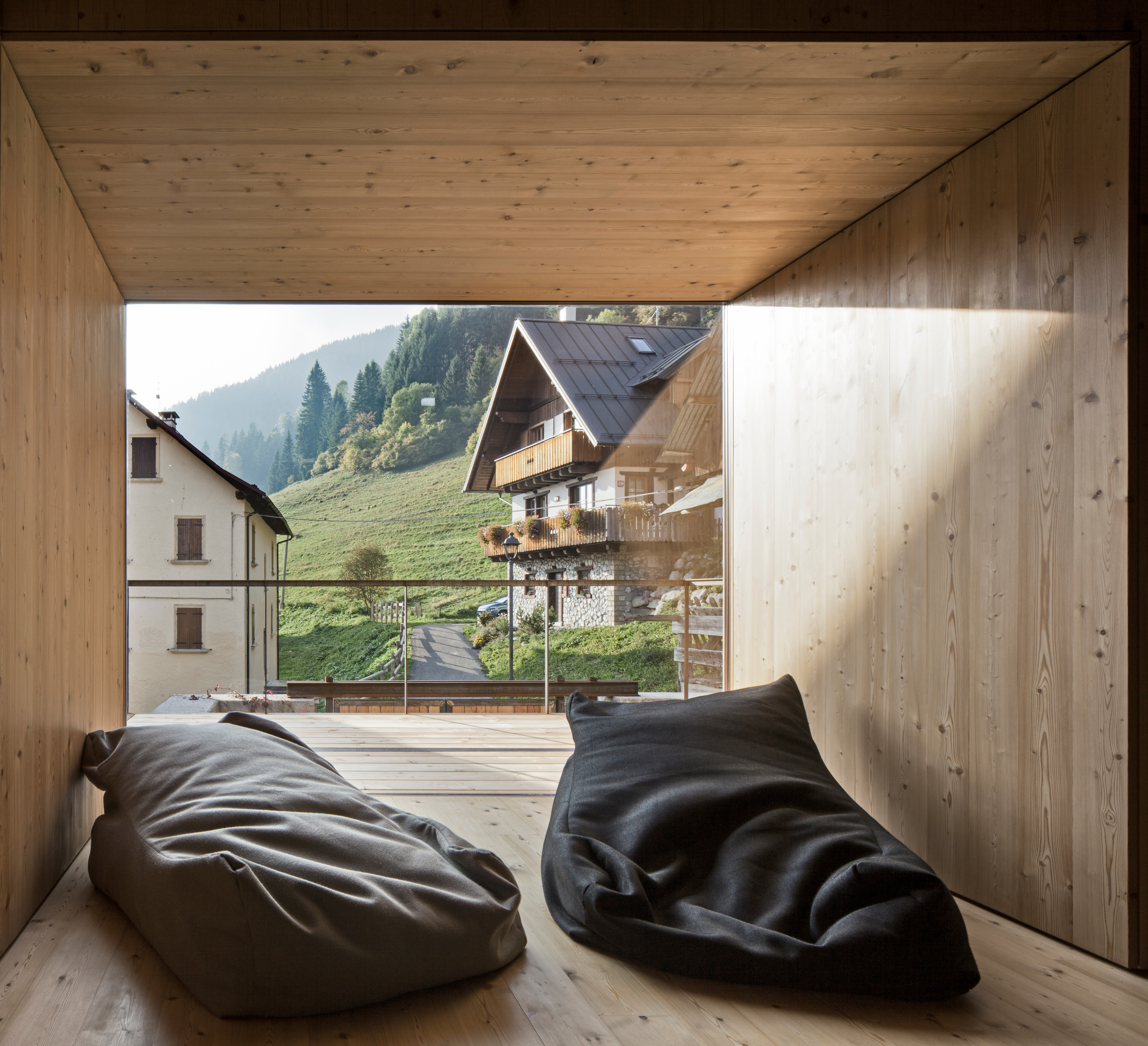 简朴与精致的碰撞 | 山地别墅设计-0