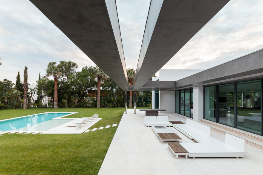 葡萄牙别墅和谐重生,室内外空间完美融合-39