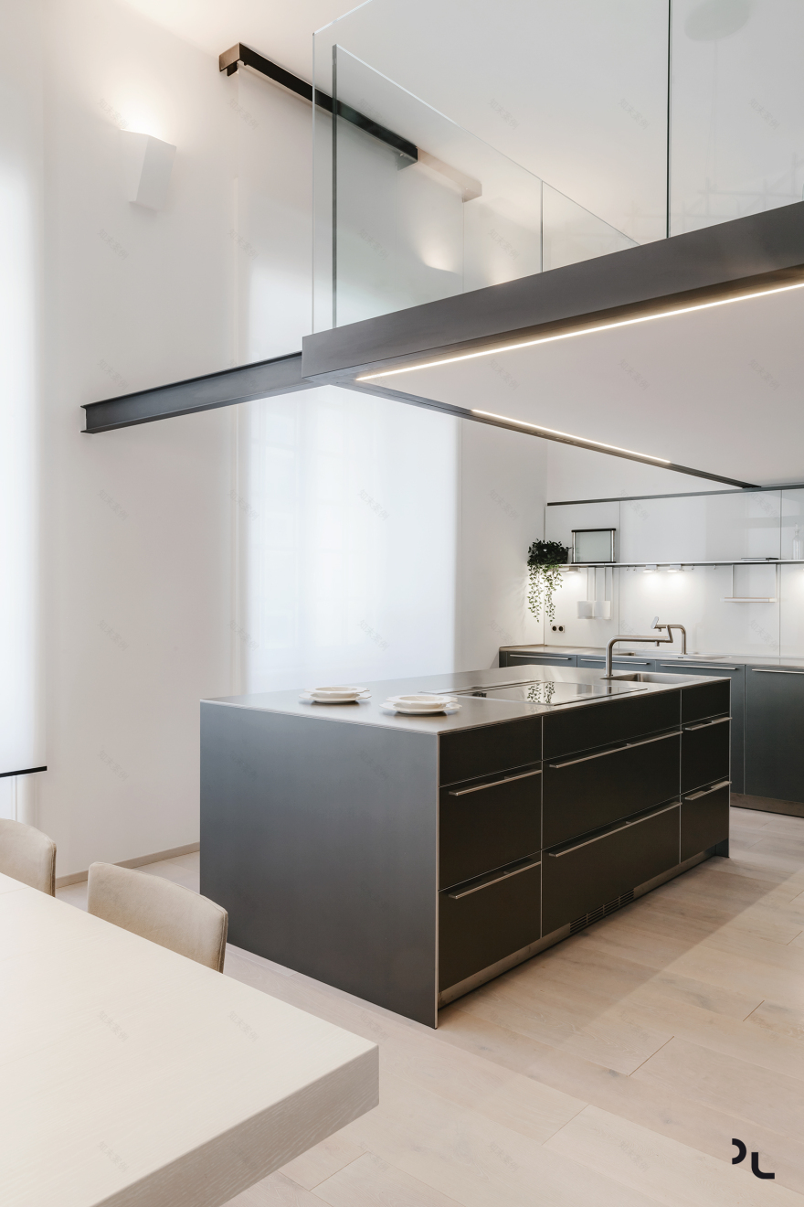 双层现代居所,历史建筑中的新生-4