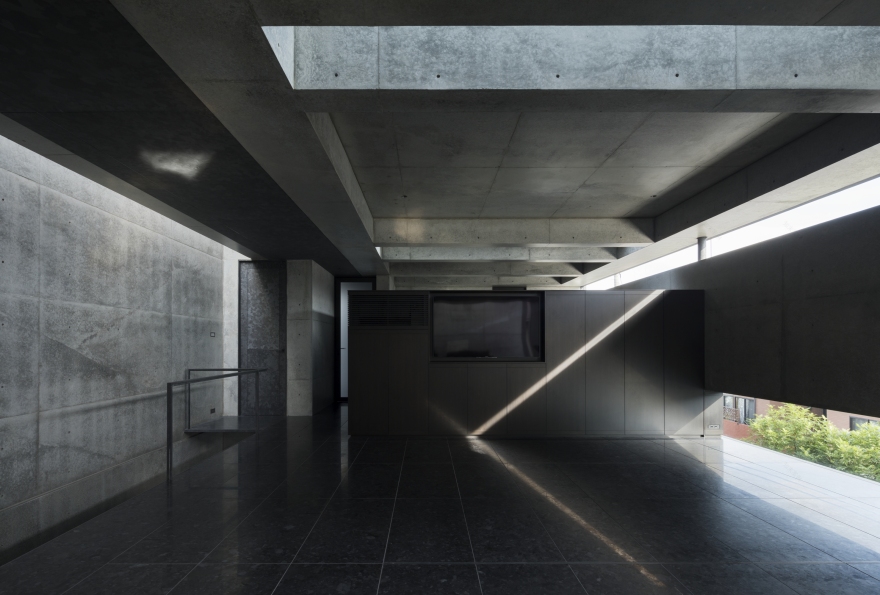 东京 Monolith 别墅 | 天地相连的空间艺术-2