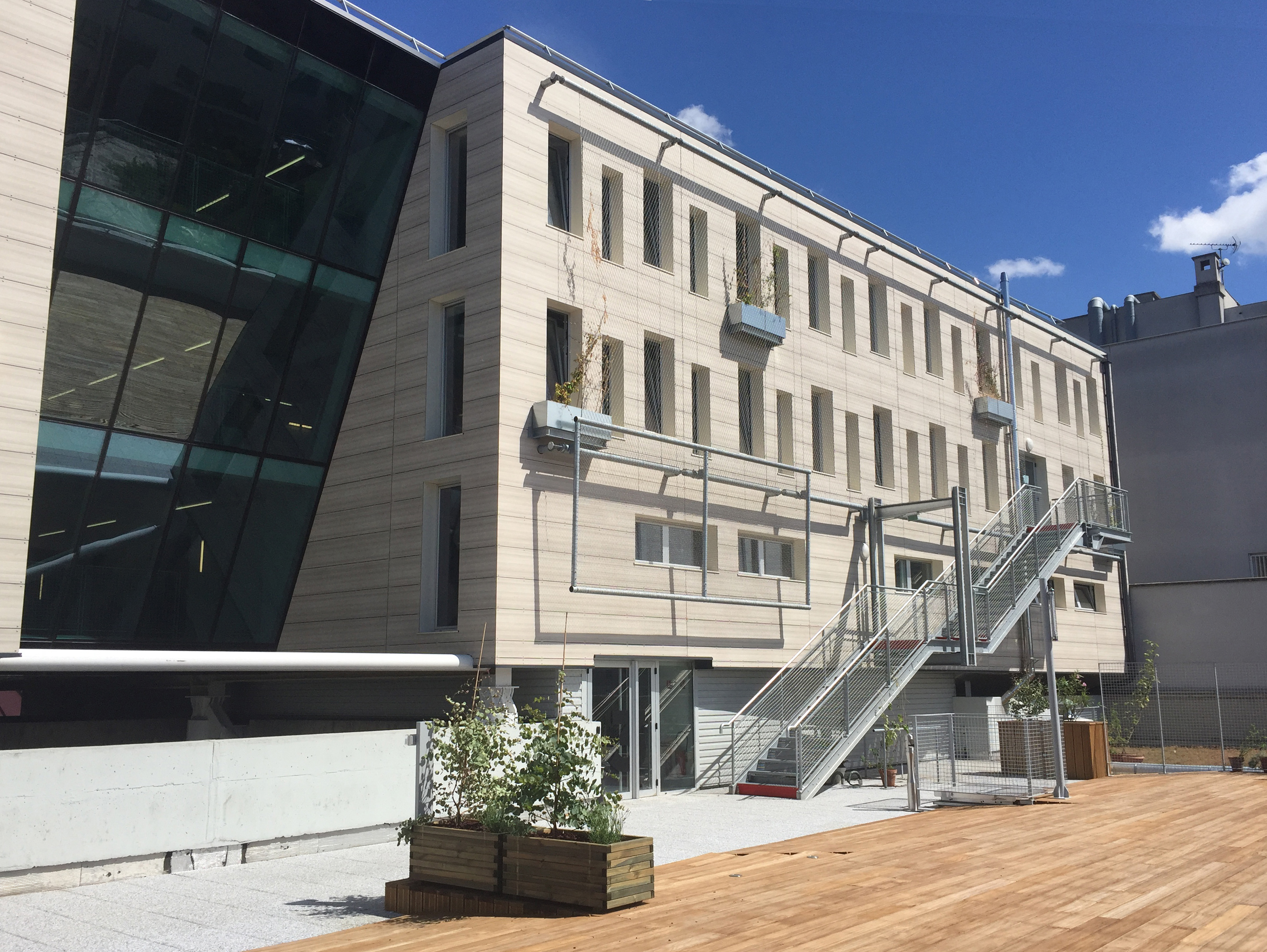 巴黎校园创新建筑设计,独立空中楼阁连接传统与未来-4