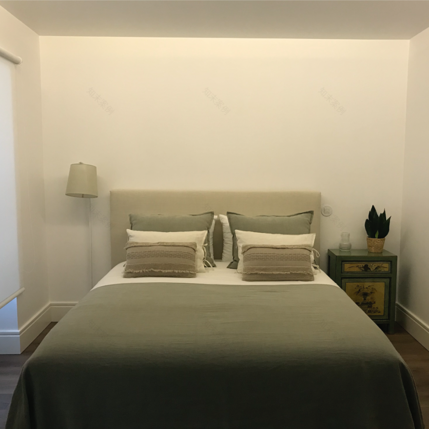 葡萄牙历史中心住宅翻新,木质阶梯成亮点-11