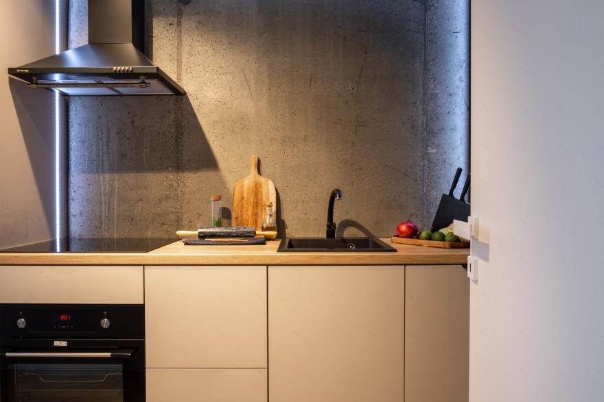 黑白极简公寓,融入自然的粗犷之美-19