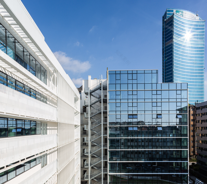 重塑 70 年代建筑,打造意式绿色办公空间-5