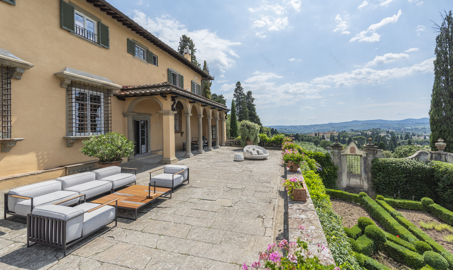 意大利佛罗伦萨山顶复式公寓设计丨Pierluigi Sammarro-2